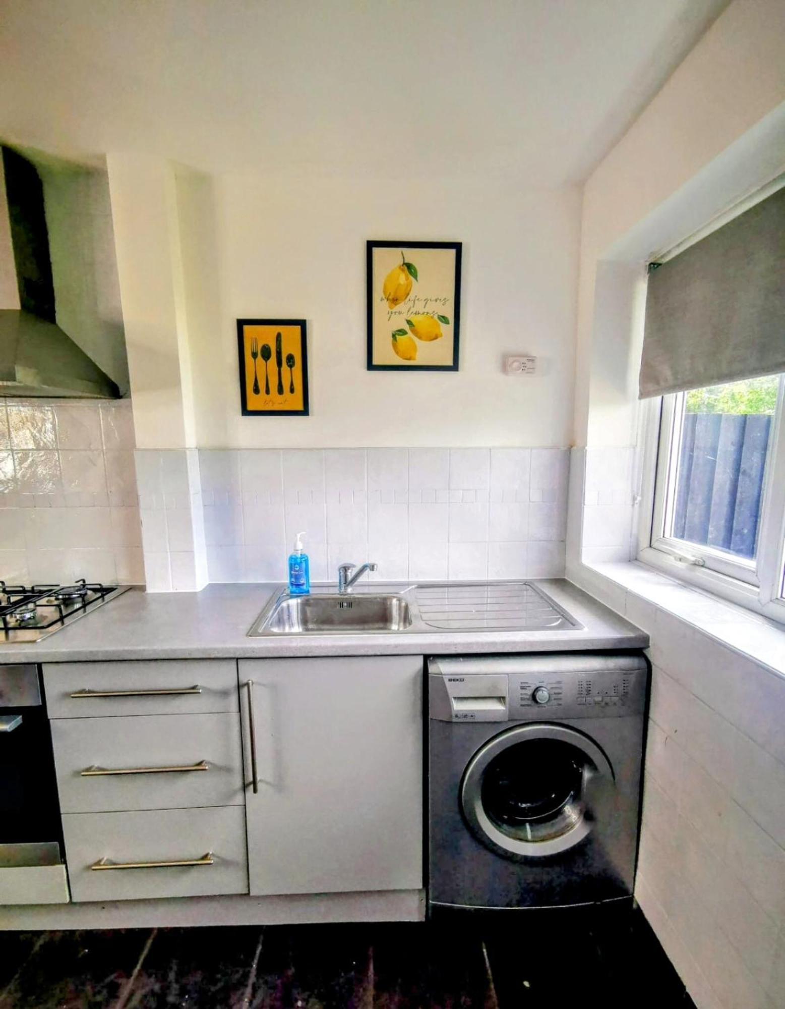 No 7 - Bright, Spacious 3 Bed Home With Parking & Wifi ฮายตัน ภายนอก รูปภาพ