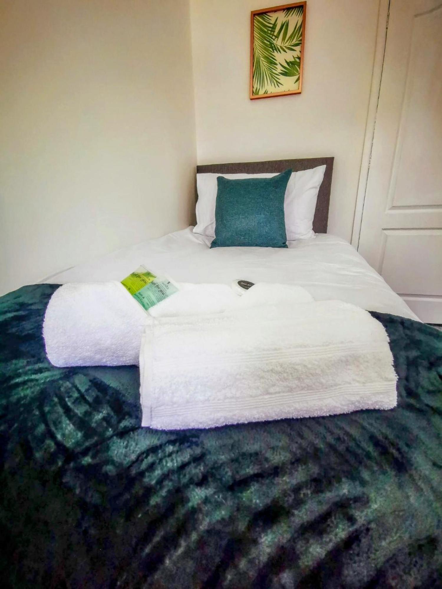 No 7 - Bright, Spacious 3 Bed Home With Parking & Wifi ฮายตัน ภายนอก รูปภาพ