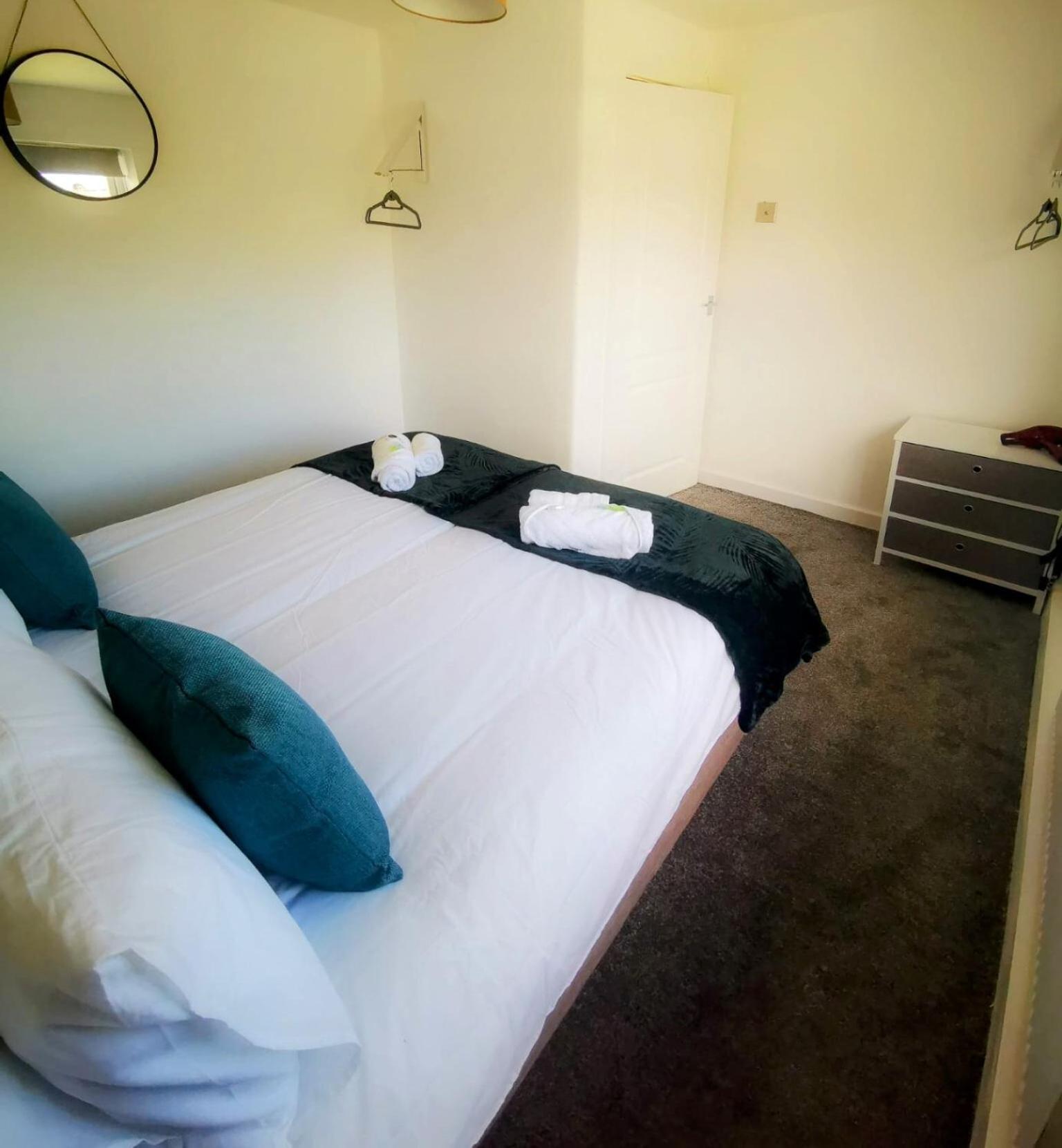 No 7 - Bright, Spacious 3 Bed Home With Parking & Wifi ฮายตัน ภายนอก รูปภาพ