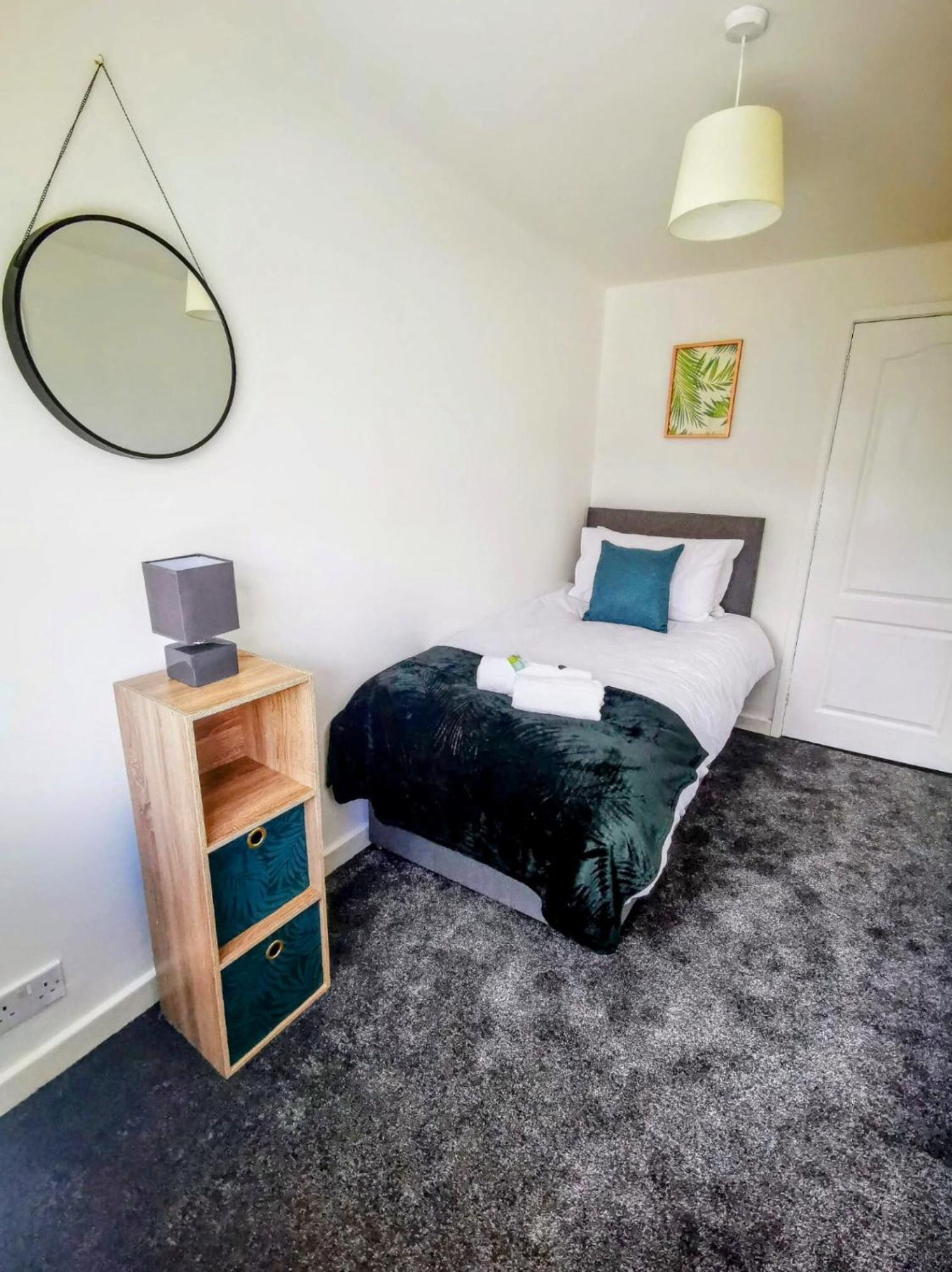 No 7 - Bright, Spacious 3 Bed Home With Parking & Wifi ฮายตัน ภายนอก รูปภาพ