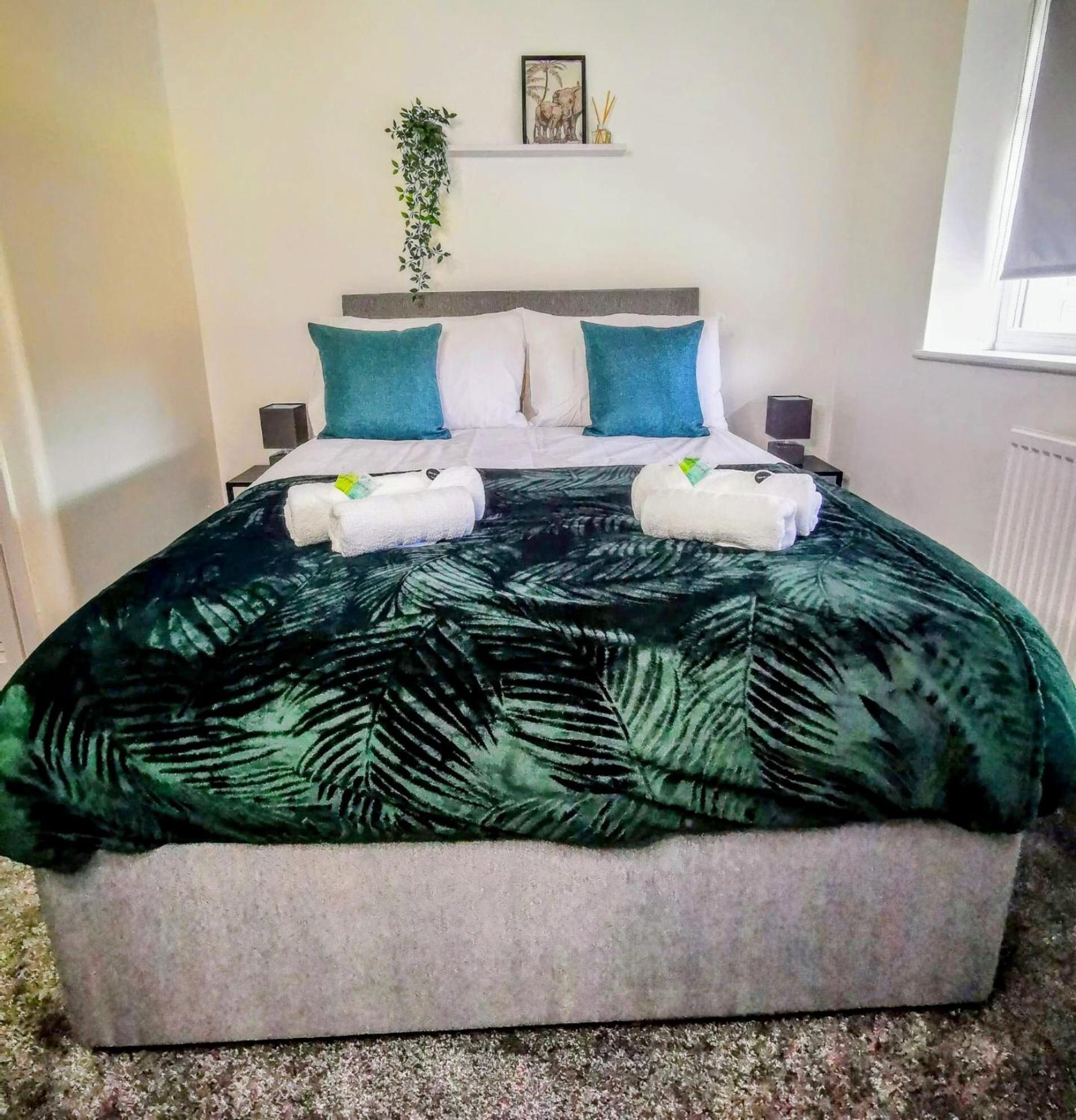 No 7 - Bright, Spacious 3 Bed Home With Parking & Wifi ฮายตัน ภายนอก รูปภาพ